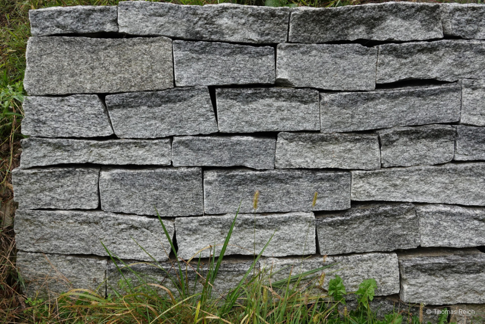 Détail d'un mur en pierres sèches © Thomas Reich