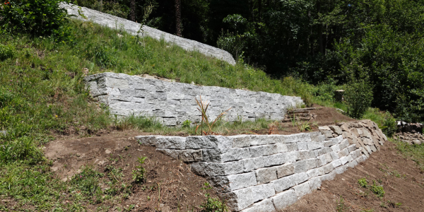 Vue d'ensemble de la réalisation du projet : 3 murs en pierres sèches © Thomas Reich
